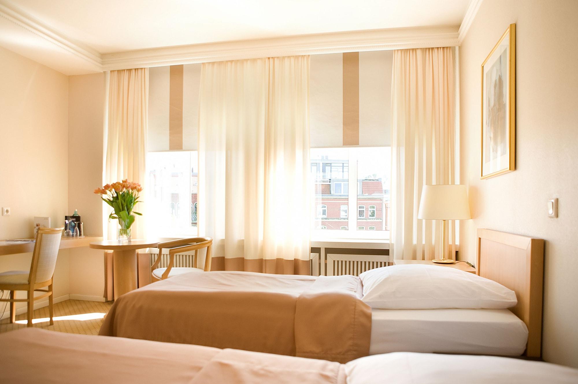 Relexa Hotel Bellevue An Der Alster Hamburg Bagian luar foto