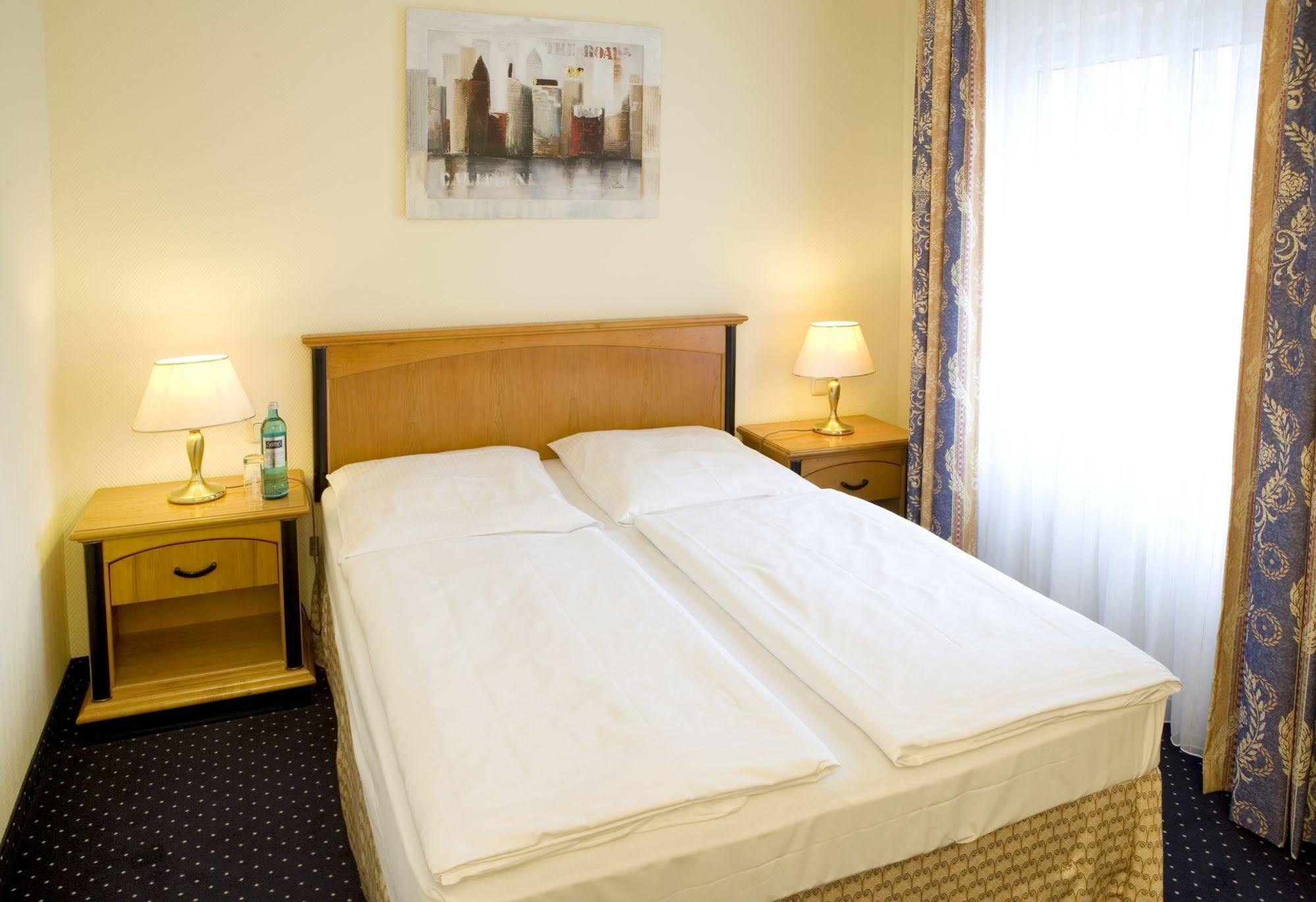 Relexa Hotel Bellevue An Der Alster Hamburg Bagian luar foto