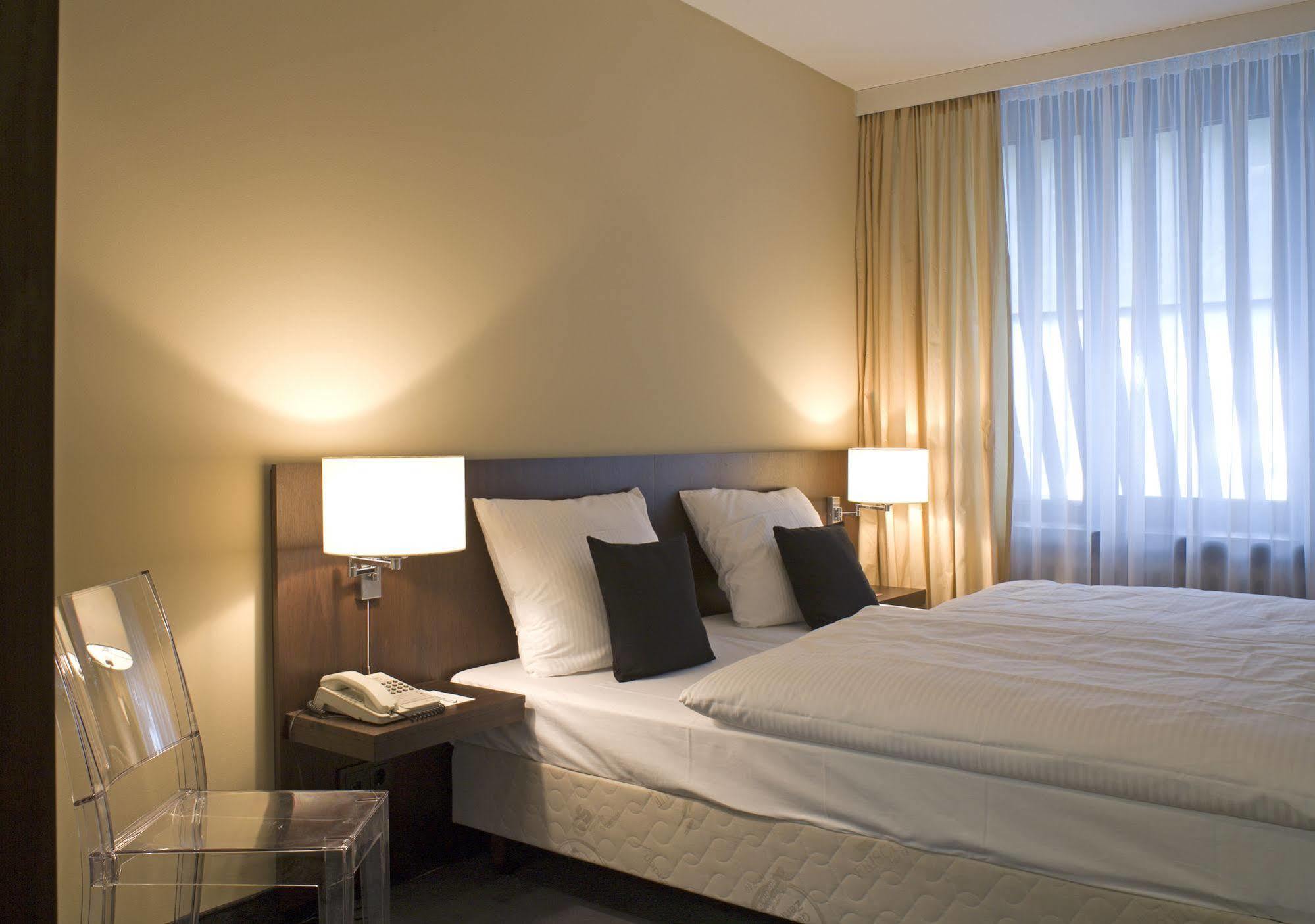 Relexa Hotel Bellevue An Der Alster Hamburg Bagian luar foto
